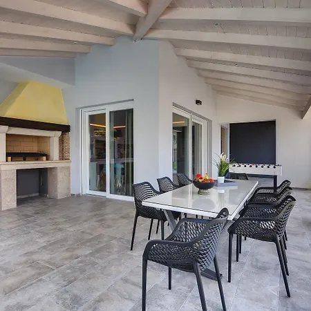 Mit Privatem Pool, Eigener Crossfit-halle, Billard Holiday home