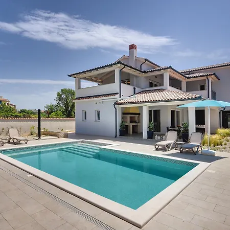 Mit Privatem Pool, Eigener Crossfit-halle, Billard Holiday home *