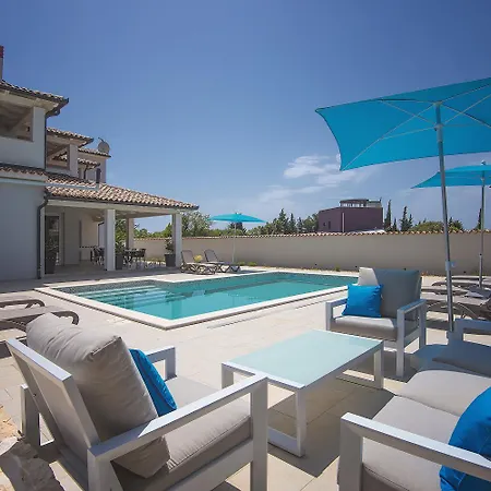 Holiday home Mit Privatem Pool, Eigener Crossfit-halle, Billard