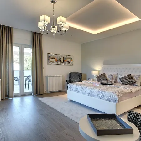 Mit Privatem Pool, Eigener Crossfit-halle, Billard Holiday home *