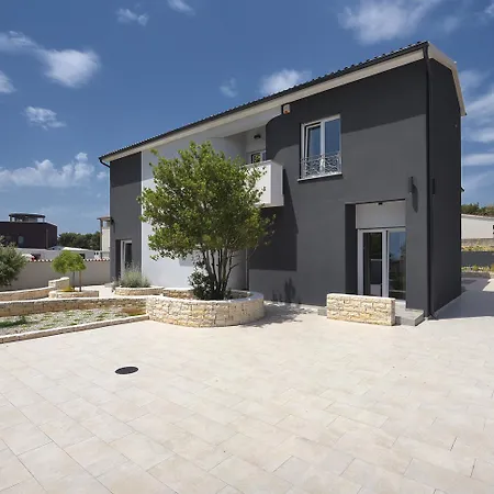 Mit Privatem Pool, Eigener Crossfit-halle, Billard Holiday home