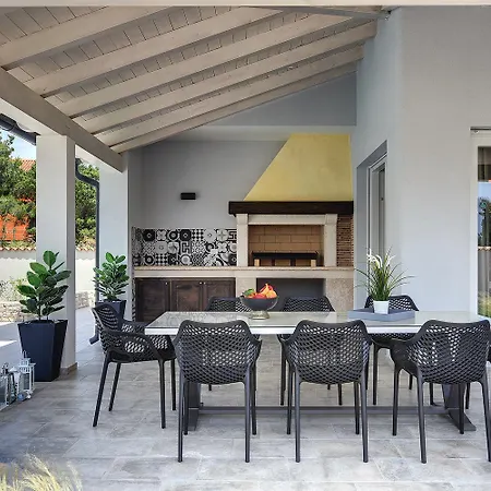 Holiday home Mit Privatem Pool, Eigener Crossfit-halle, Billard